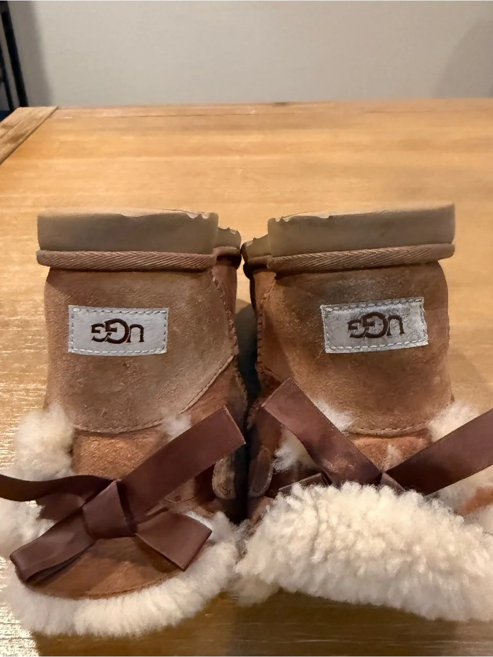 UGG Youth Mini Bailey Bow Boots Sheepskin Chestnut US 4 EU 36